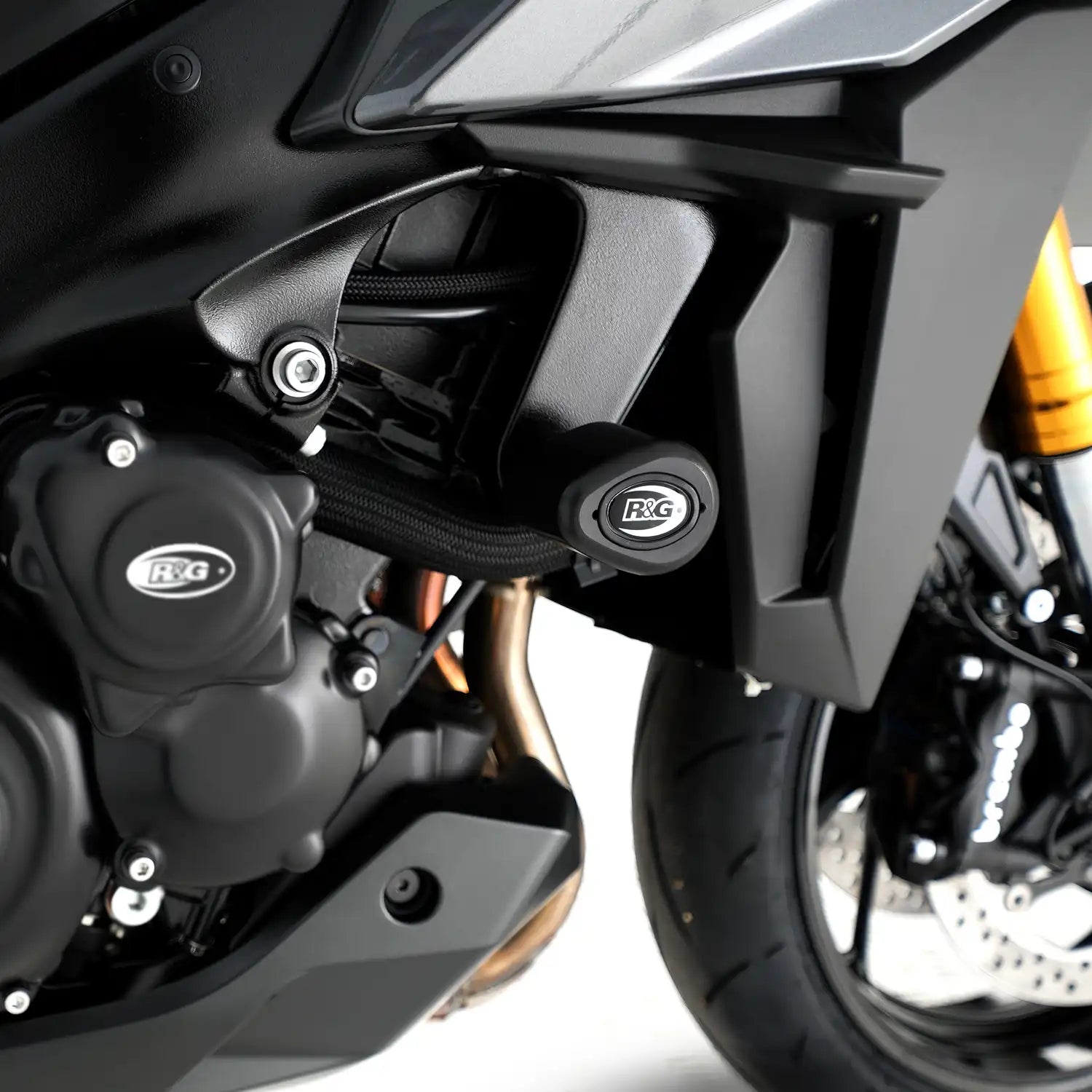 Anclaje directo al bastidor del frame slider R&G en GSX-S1000 sin modificar carenado