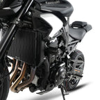 Tope de Caída R&G Aero negro instalado en Kawasaki Z900 2025 vista lateral completa