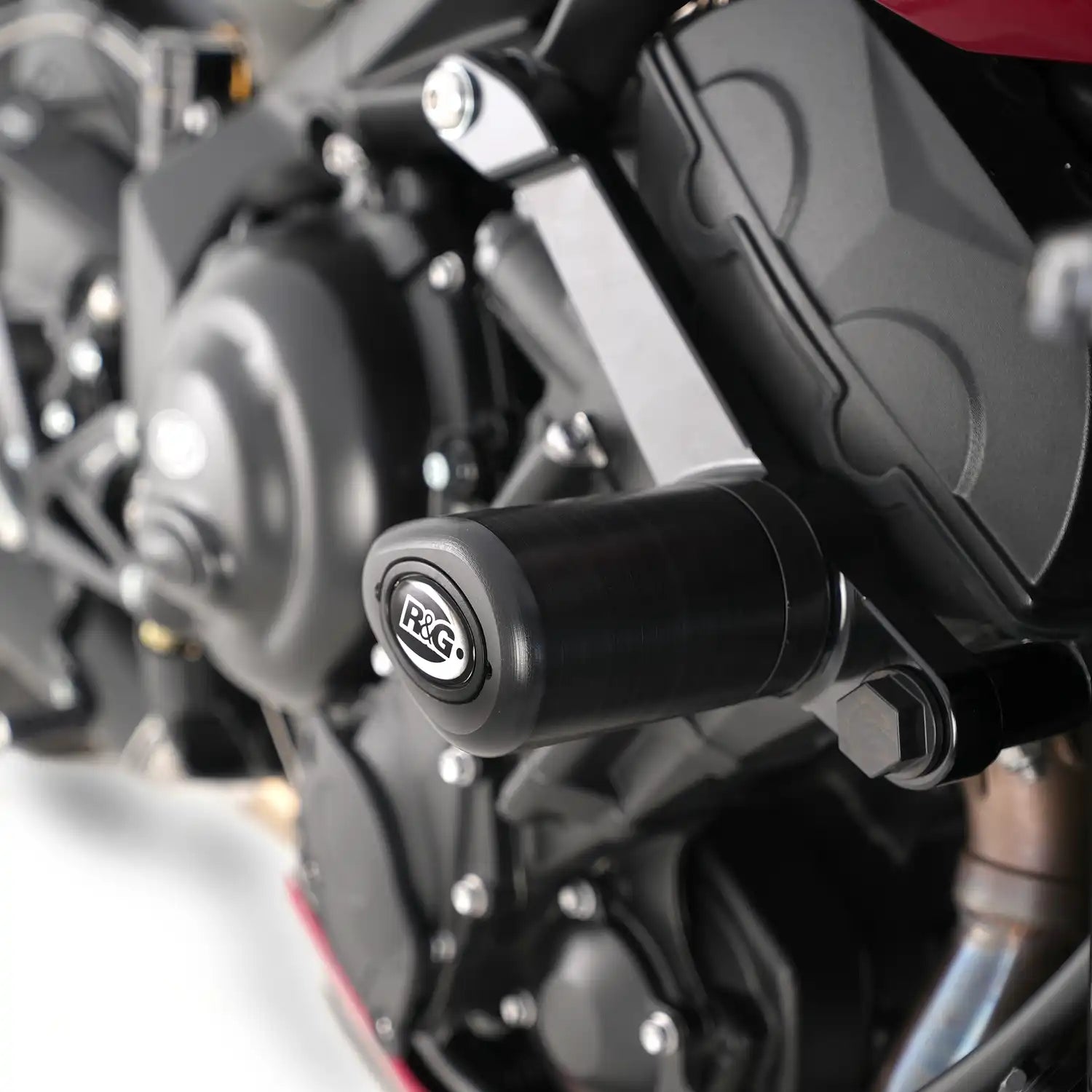 Vista lateral izquierda crash protector R&G Aero montado en chasis Street Triple 765