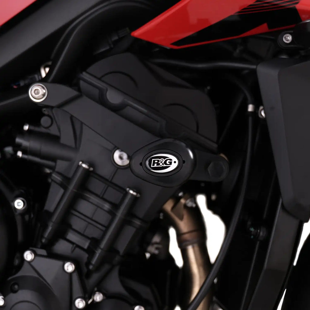 Vista frontal Triumph Street Triple 765 con crash protectors R&G Aero instalados ambos lados