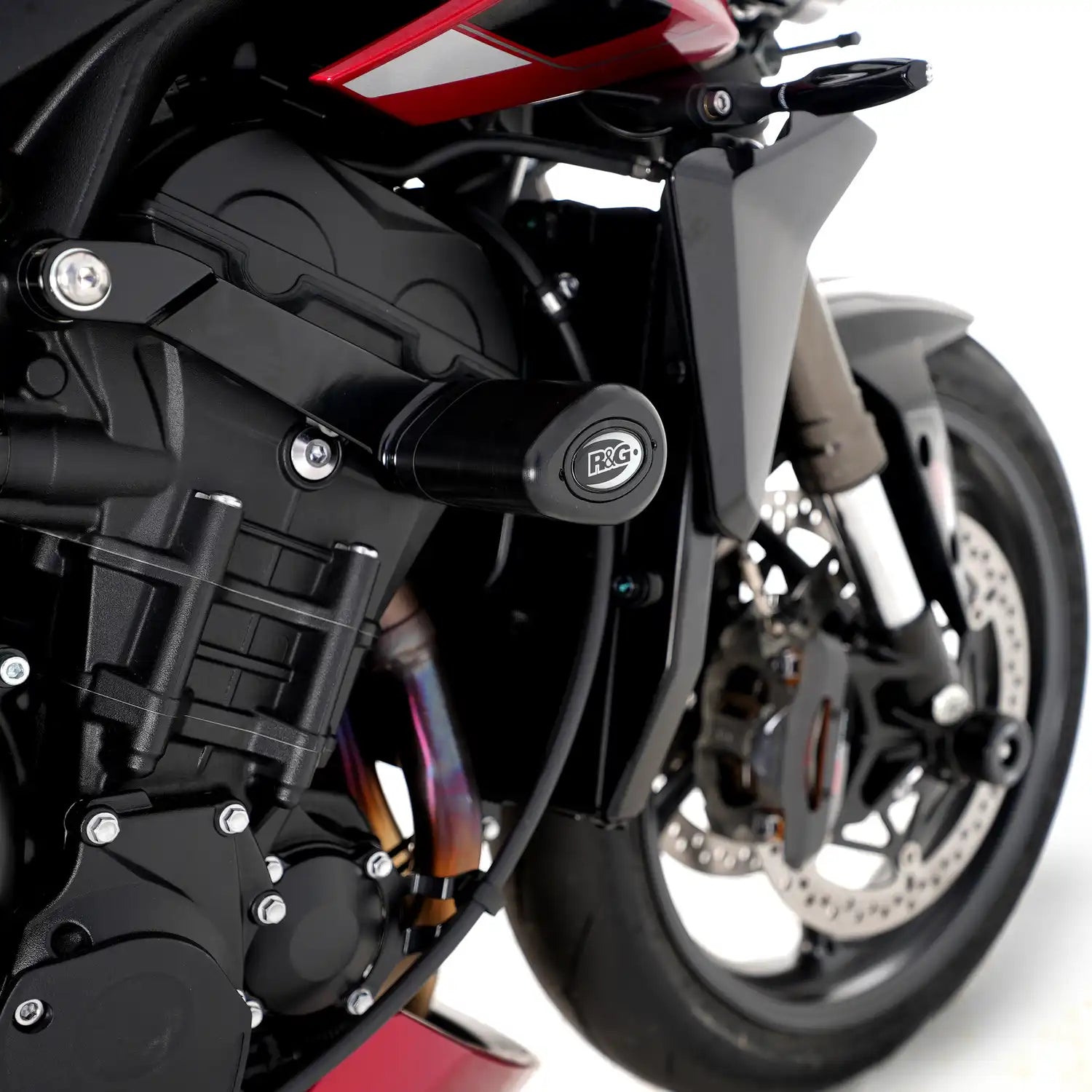 Topes de Caída R&G Aero negro instalados en Triumph Street Triple perfil completo