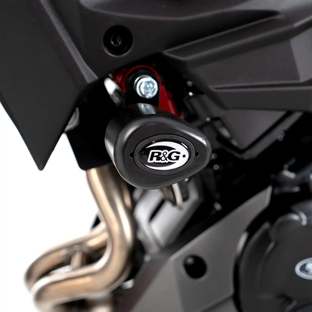 Detalle del bobbin aerodinámico R&G Aero con tapa removible en Kawasaki Z500