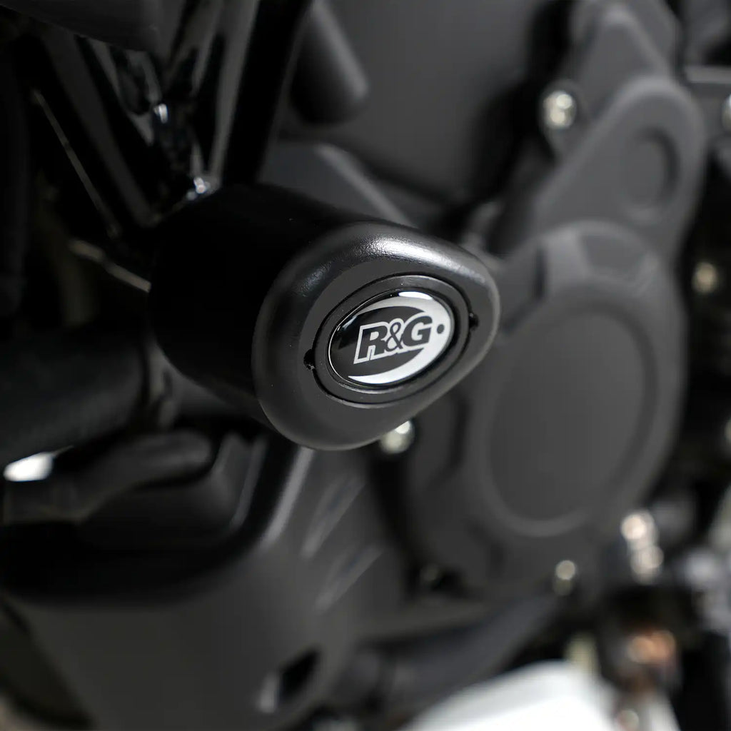 Par de sliders R&G Aero mostrando diseño aerodinámico y herrajes de acero alta tensión para MV Agusta