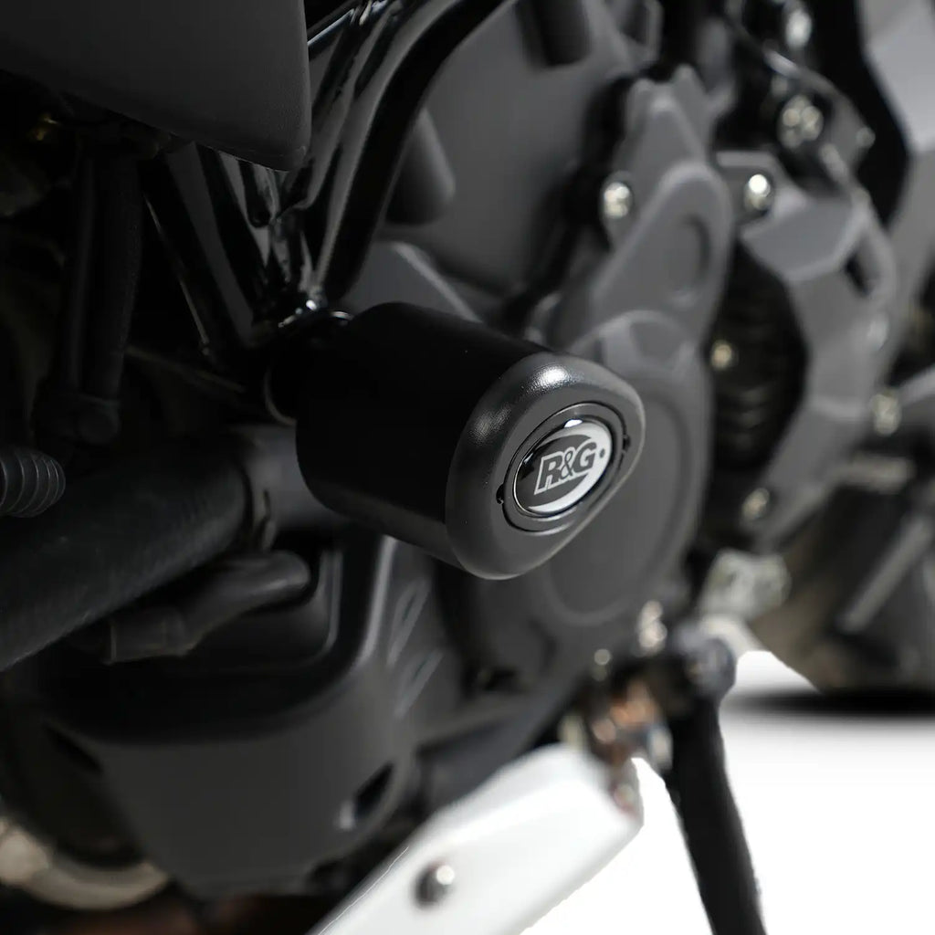 Vista lateral de crash protector R&G Aero en MV Agusta Dragster 800 2021 acabado negro