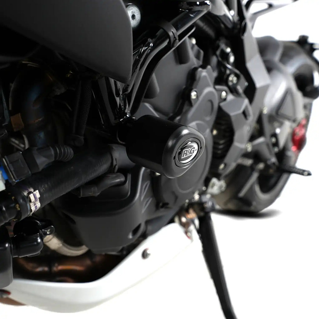 Topes de Caída R&G Aero montados en MV Agusta Dragster 800 mostrando perfil aerodinámico tipo gota