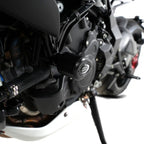 Topes de Caída R&G Aero montados en MV Agusta Dragster 800 mostrando perfil aerodinámico tipo gota