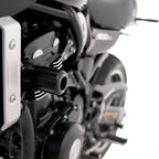 Vista trasera topes de caída R&G Classic instalados en Kawasaki Z900RS negra