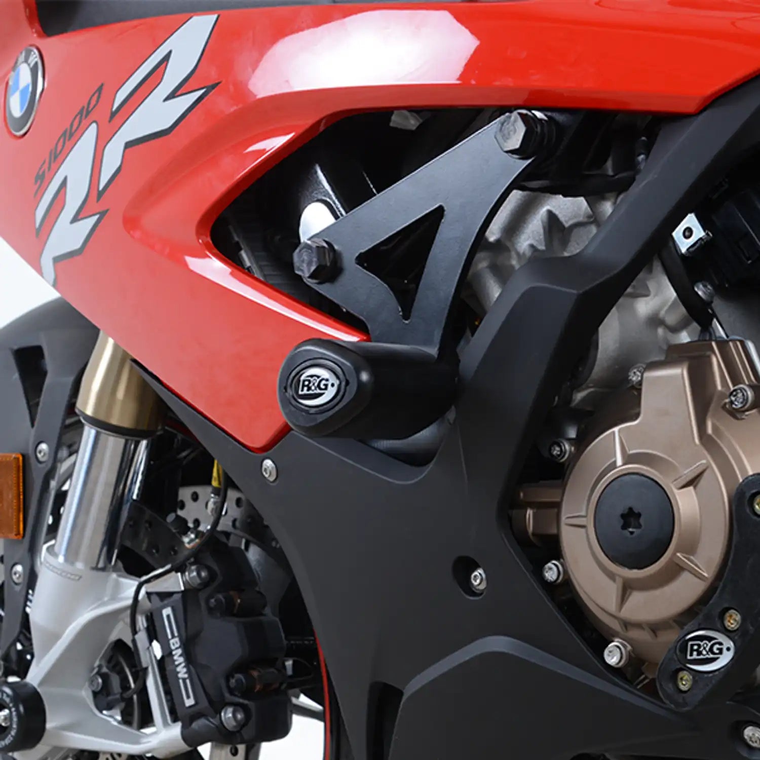 Topes de Caída R&G Aero negros instalados en BMW S1000RR 2019-2022 mostrando diseño aerodinámico
