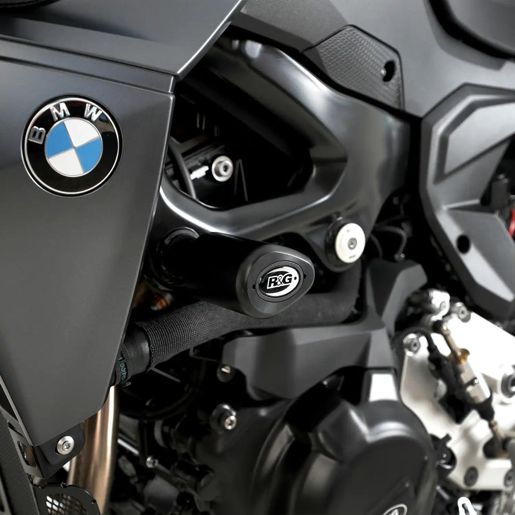 Frame slider R&G Aero BMW F900R 2025 vista lateral completa instalado
