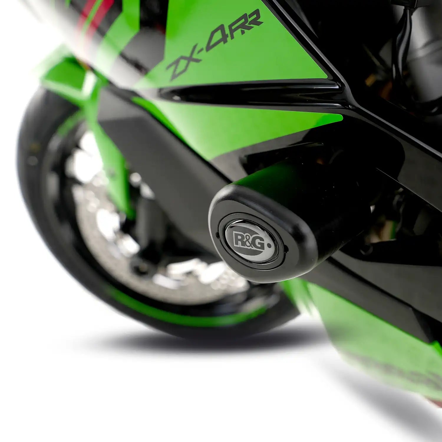 Par de Topes R&G Aero negro instalados en Kawasaki ZX-4RR vista completa ambos lados