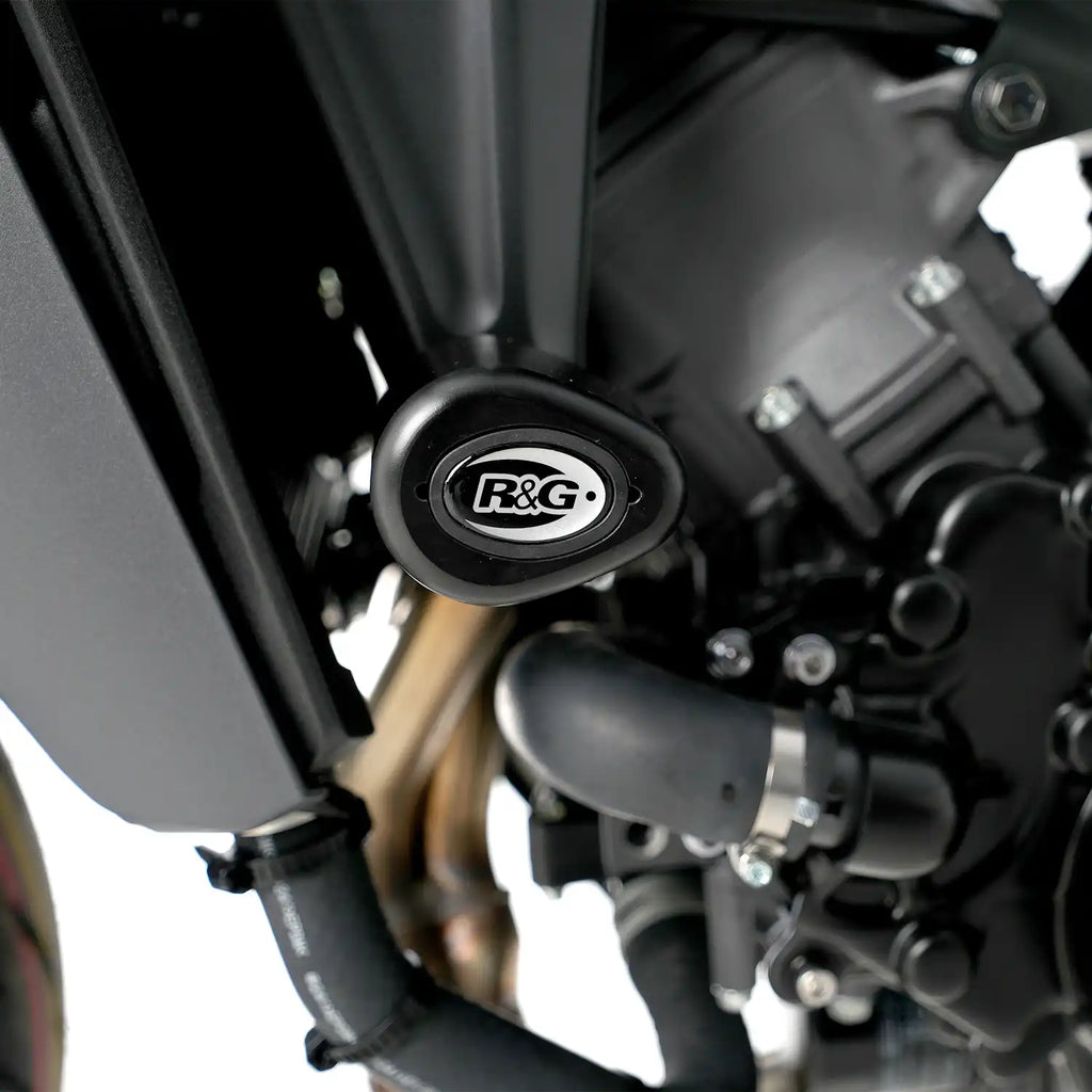 Comparación de montaje frame slider R&G lado izquierdo y derecho MT-09