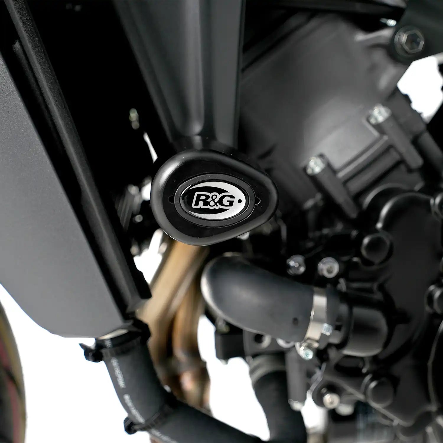 Comparación de montaje frame slider R&G lado izquierdo y derecho MT-09