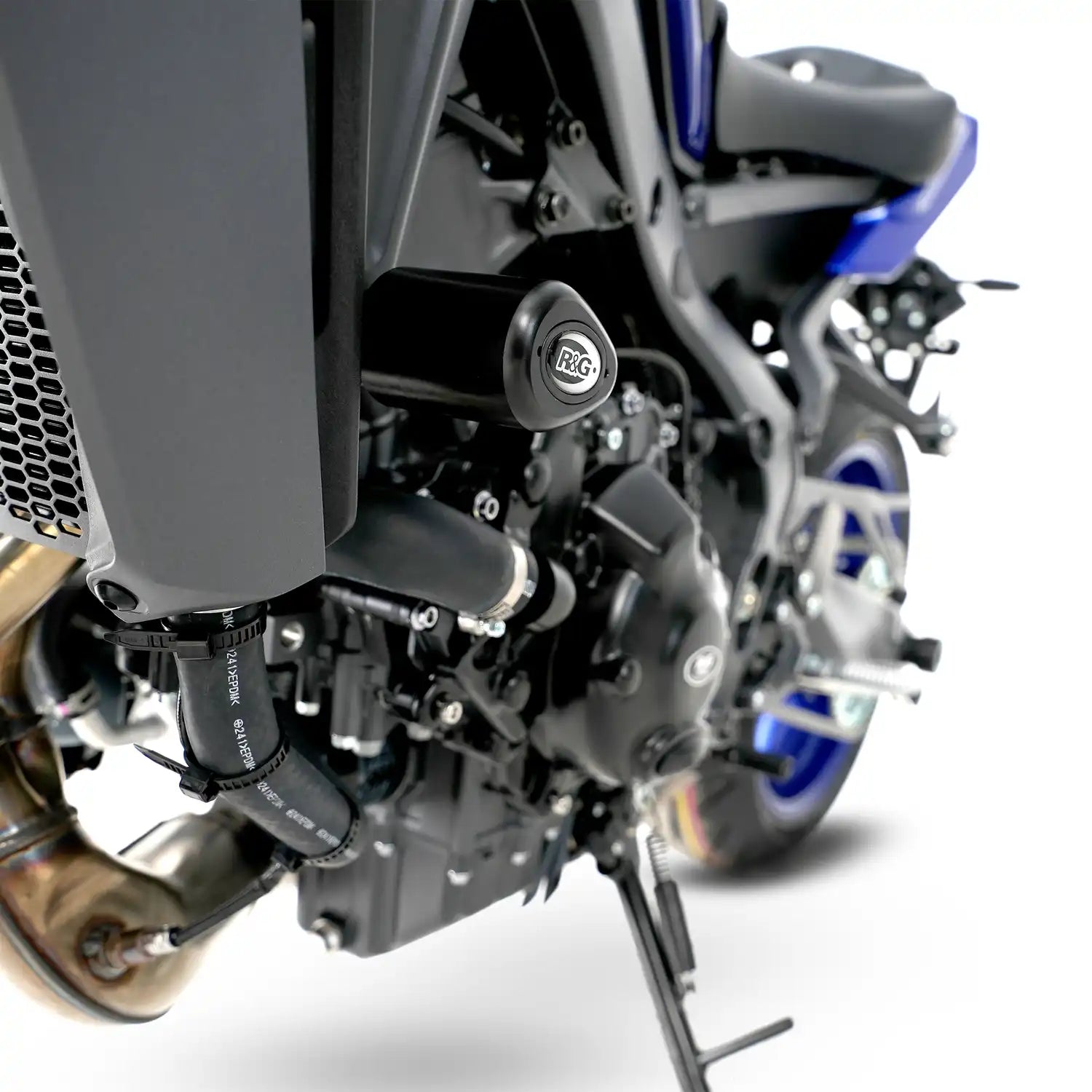 Topes de Caída R&G Aero montados en Yamaha MT-09 2024 color negro
