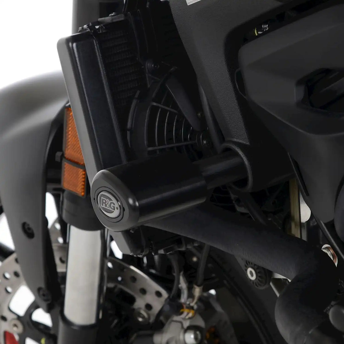 Tope de Caída R&G Aero estilo gota montado en Ducati Monster 950 mostrando diseño aerodinámico y tapa removible