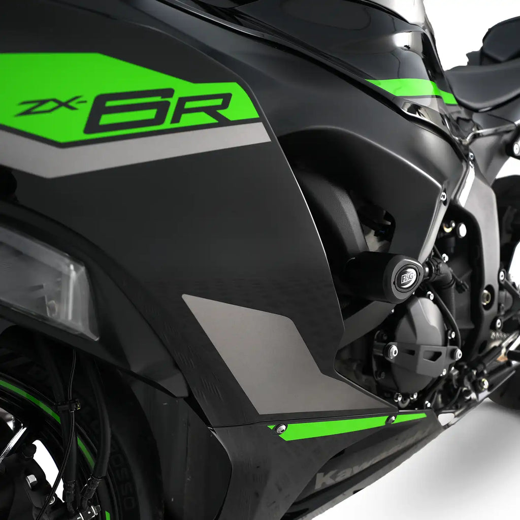 RG Racing Aero Bobbin negro montado en Kawasaki Ninja ZX6R 2024