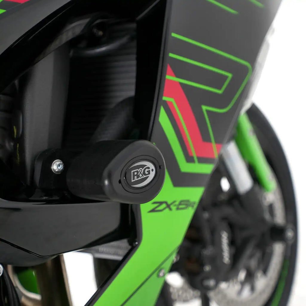 Detalle montaje crash protectors aero style RG Racing en chasis ZX6R