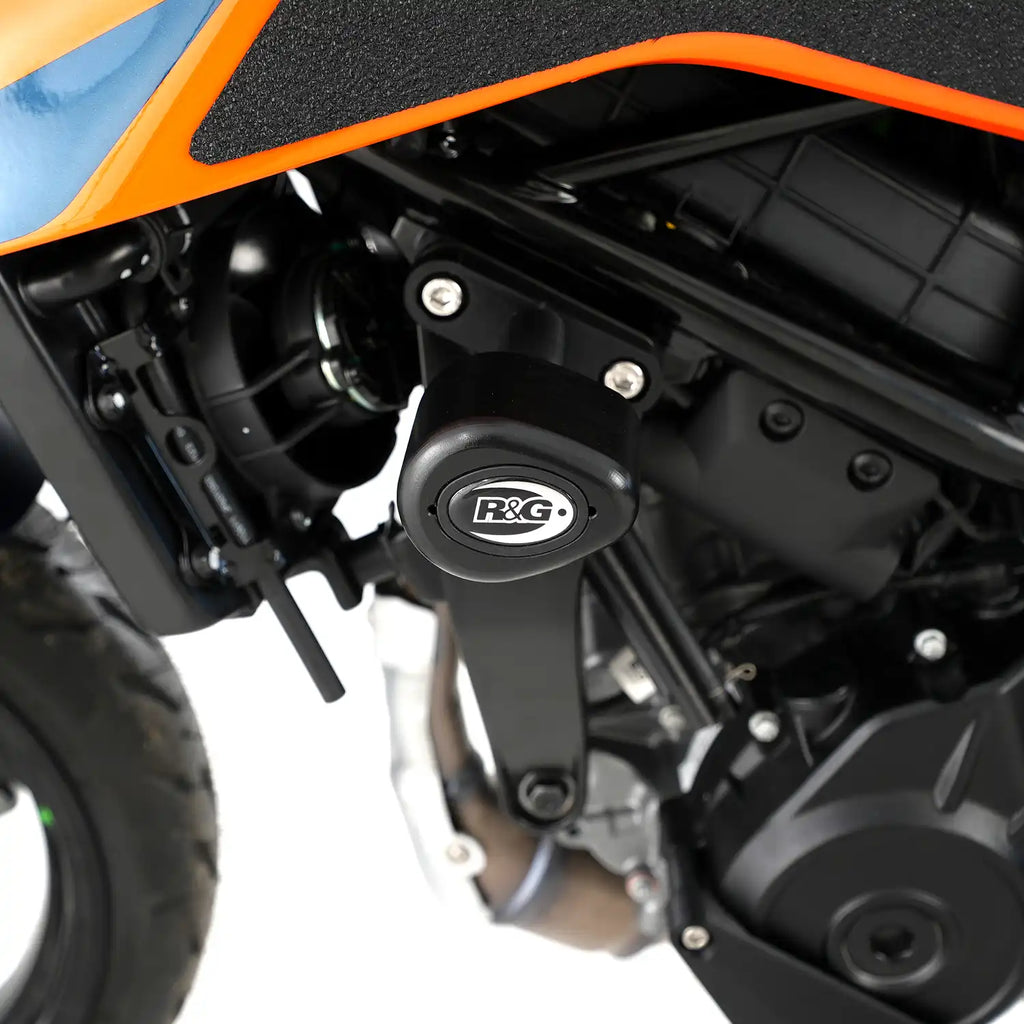Tope de Caída R&G Aero en chasis KTM Duke 390 2024 sin modificar carenado