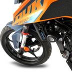 Topes de Caída R&G Aero montados en KTM Duke 125 2024 lado izquierdo protegiendo chasis