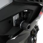 Tope de Caída R&G APEX RS457 vista frontal izquierda instalado en moto roja