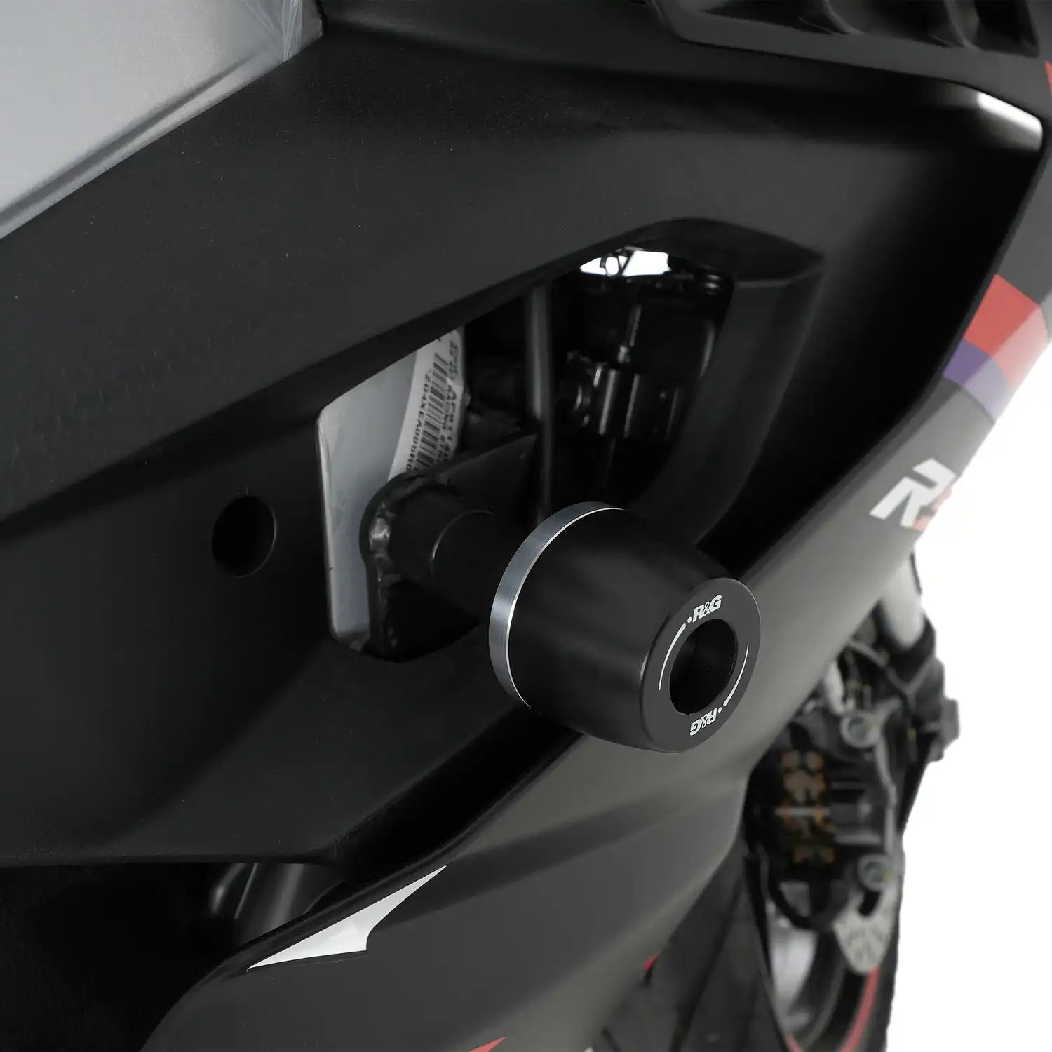 Tope de Caída R&G APEX RS457 vista frontal izquierda instalado en moto roja