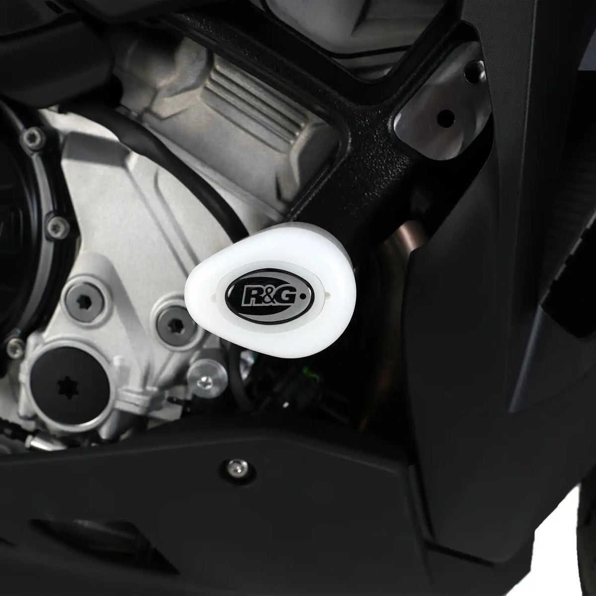 Topes de Caída R&G Aero en BMW S1000XR 2024 vista frontal diagonal mostrando ambos lados