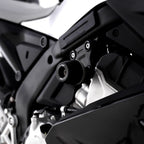 Detalle bobbin cónico APEX negro R&G en chasis CFMoto 675