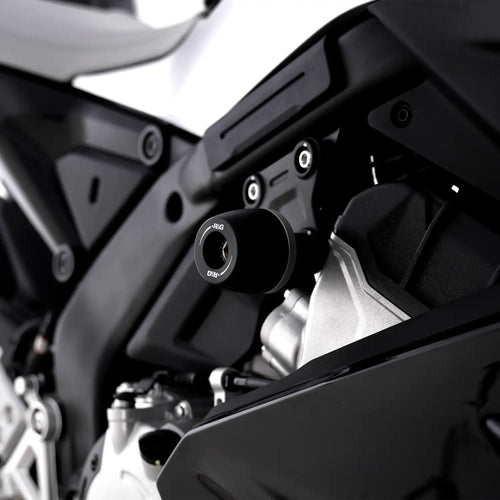 Detalle bobina cónica APEX negra en chasis CFMoto 675 SR-R con carenado rojo