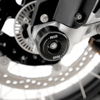Instalación protector horquilla R&G en BMW F850GS detalle hardware fábrica