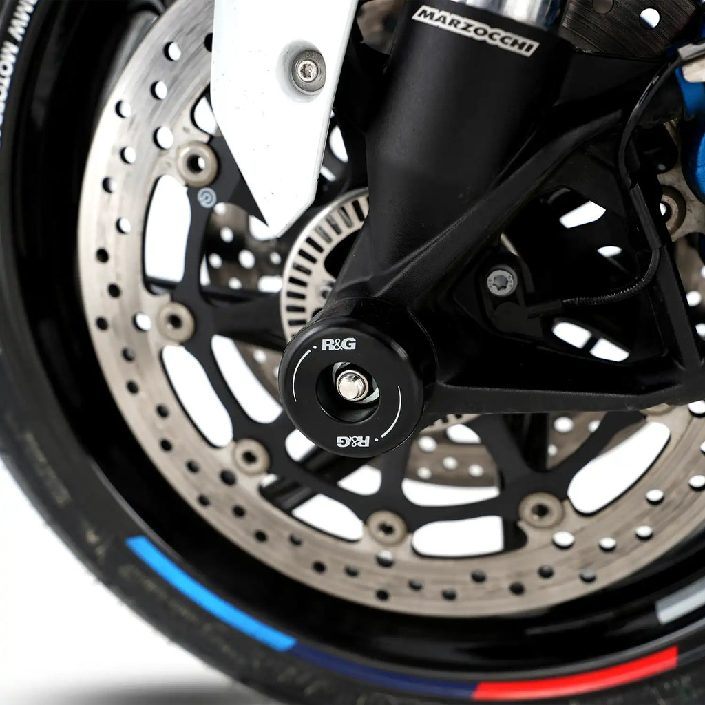 Vista general protectores de horquilla R&G par completo instalado BMW M1000XR negra