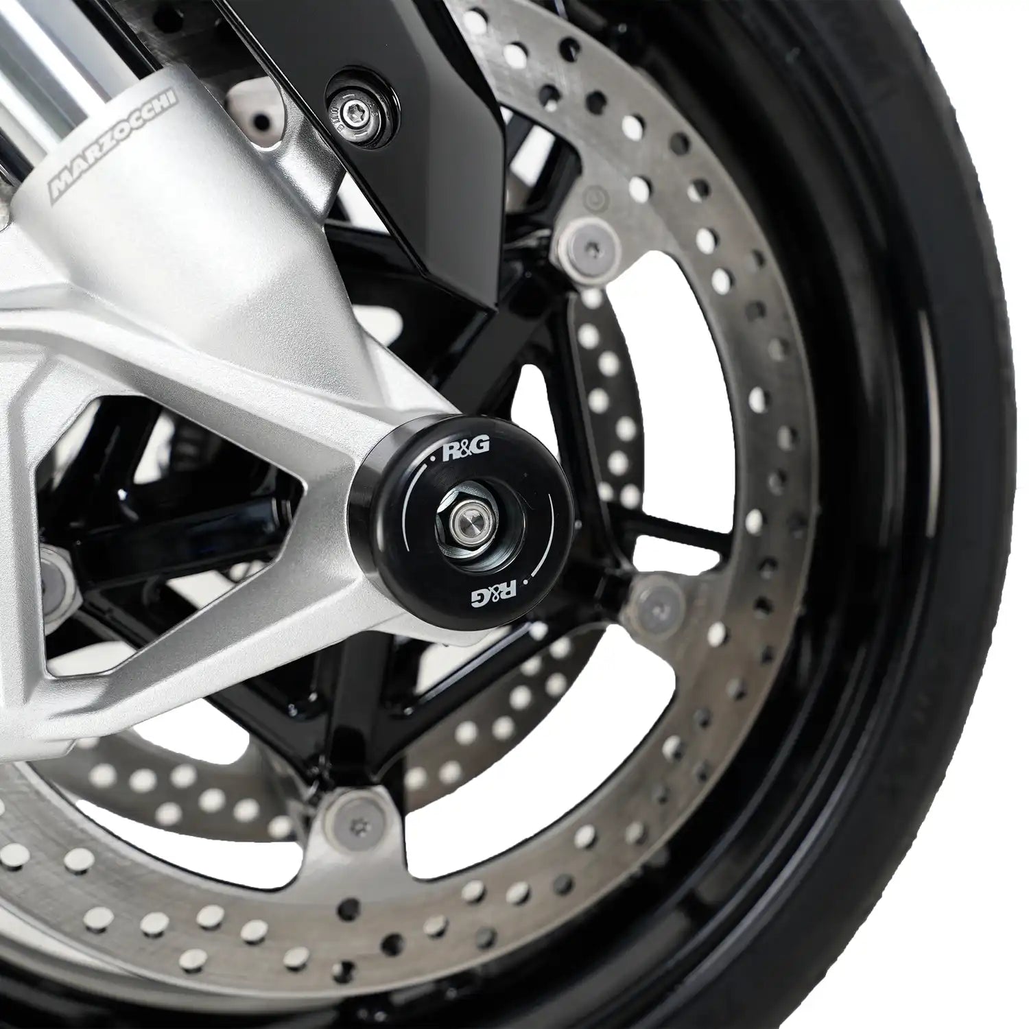 Vista inferior protector horquilla R&G mostrando montaje en eje BMW S1000XR
