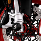 Detalle instalacion Protector Horquilla R&G APEX en eje delantero Aprilia RS660 mostrando montaje directo
