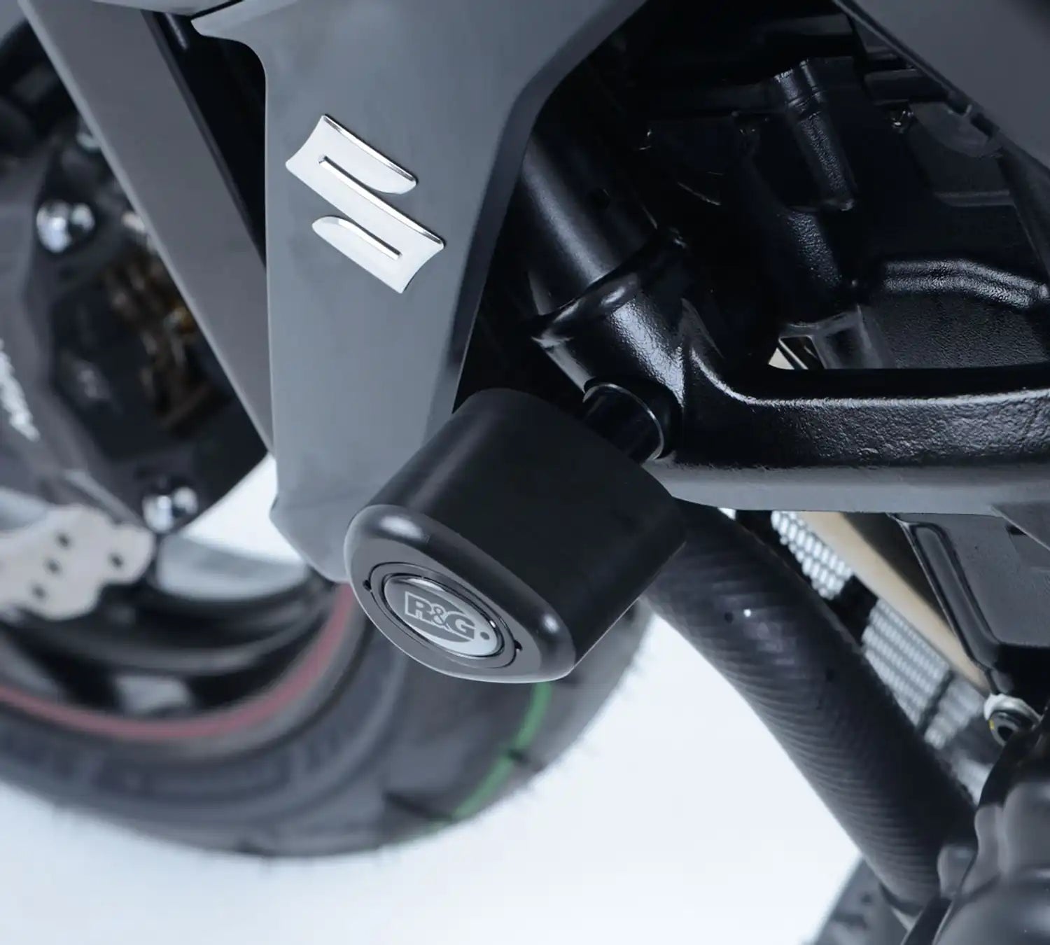 Crash protector R&G Aero negro lado derecho GSX-S750 montaje directo chasis