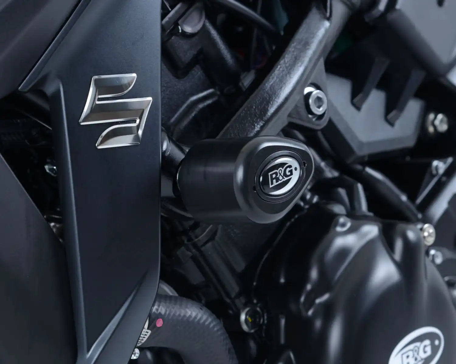 Kit completo topes de caída R&G Aero para Suzuki GSX-S750 con herrajes incluidos