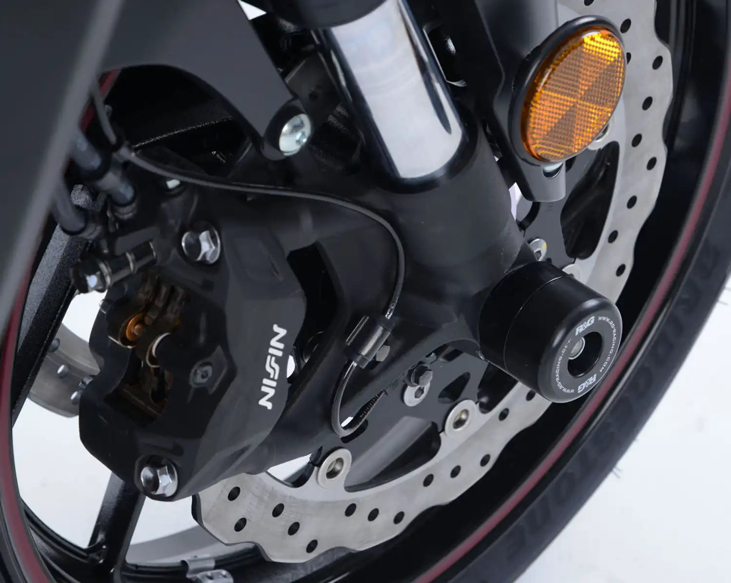 Vista frontal protector horquilla R&G montado en GSX-S750 2017-2024