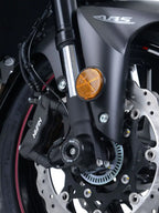 Detalle fijación eje delantero protector horquilla R&G Suzuki