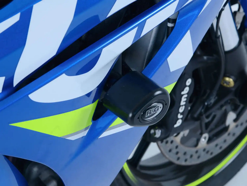 Detalle bobbin Aero R&G negro con tapa final removible en GSX-R1000