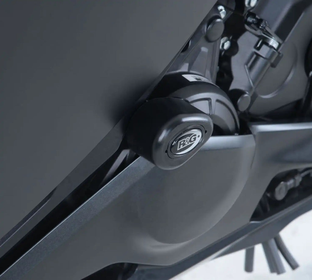 Tope de Caída R&G Aero montado en chasis Honda CBR250RR 2017-2023 vista detalle