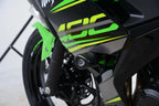 Frame slider R&G Aero montado en punto de chasis original Kawasaki sin modificaciones
