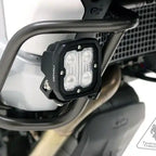 Primer plano de recubrimiento en polvo negro mate en barra de protección R&G para BMW F700 GS