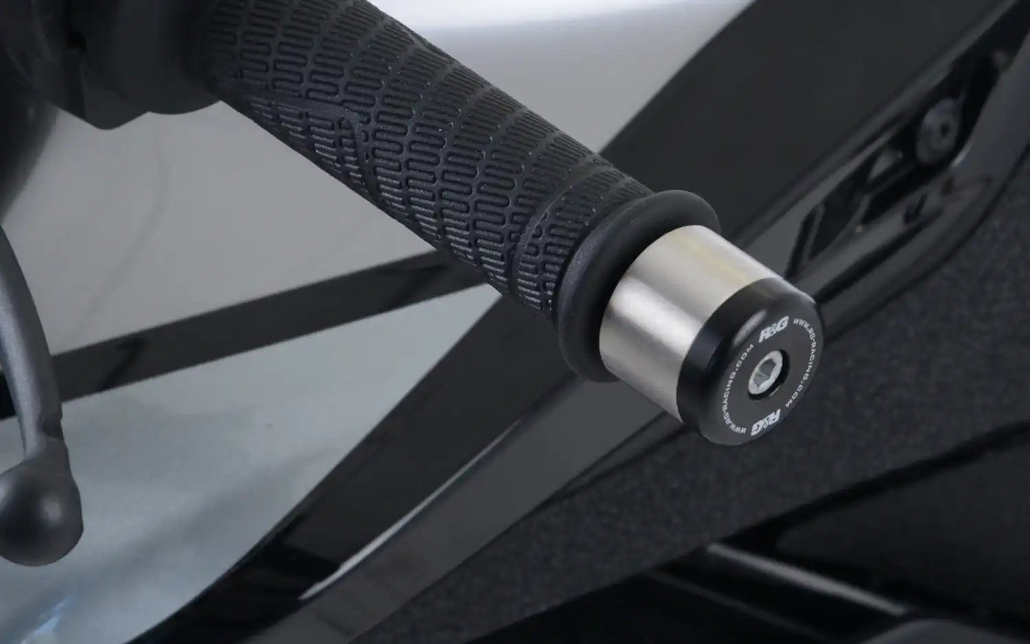Pomos R&G Bar End Sliders negros para KTM 790 Duke y 890 Duke R vista principal