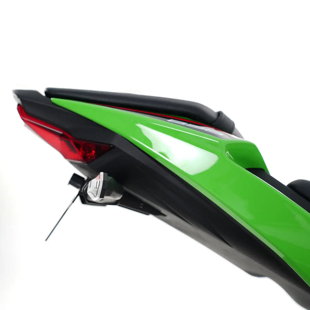 Kit completo Soporte Patente R&G ZX-6R: placa, tornillería, conectores eléctricos, espaciadores