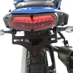 Vista angular trasera Yamaha Tenere 700 con soporte patente R&G instalado acabado profesional