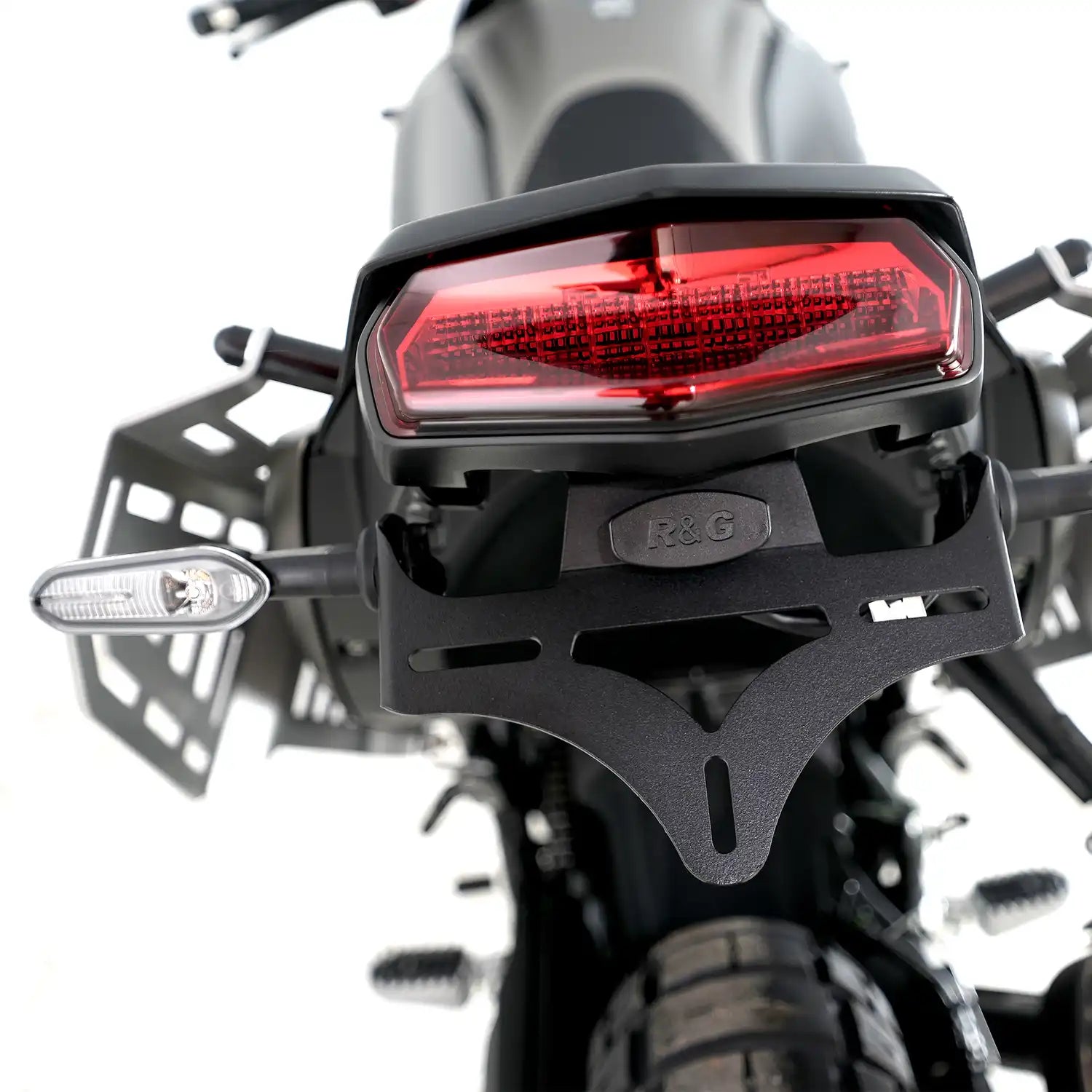 Comparación peso soporte patente R&G vs OEM Yamaha Tenere 700 ahorro 544 gramos