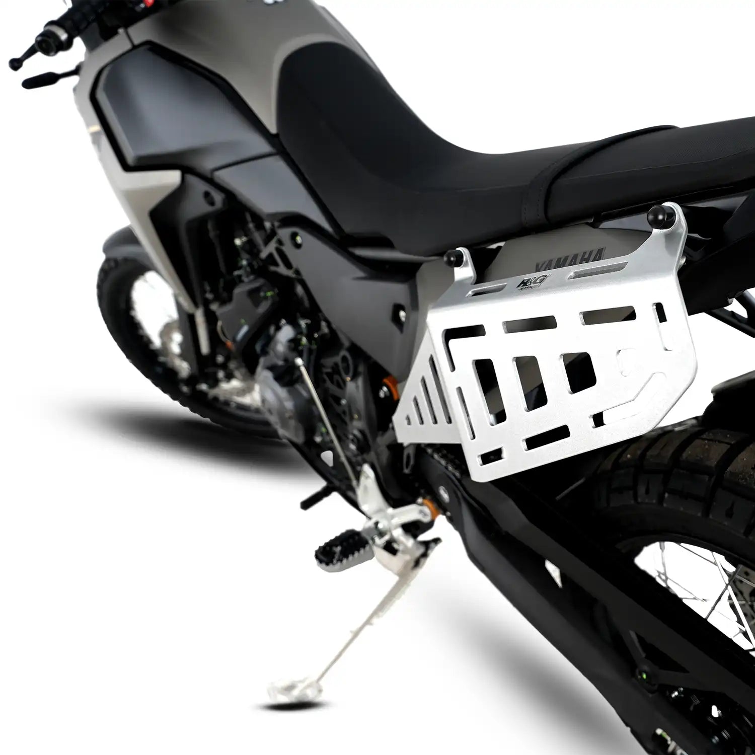 Comparativa rieles laterales R&G negro vs plata instalados en Yamaha Ténéré 700 World Rally