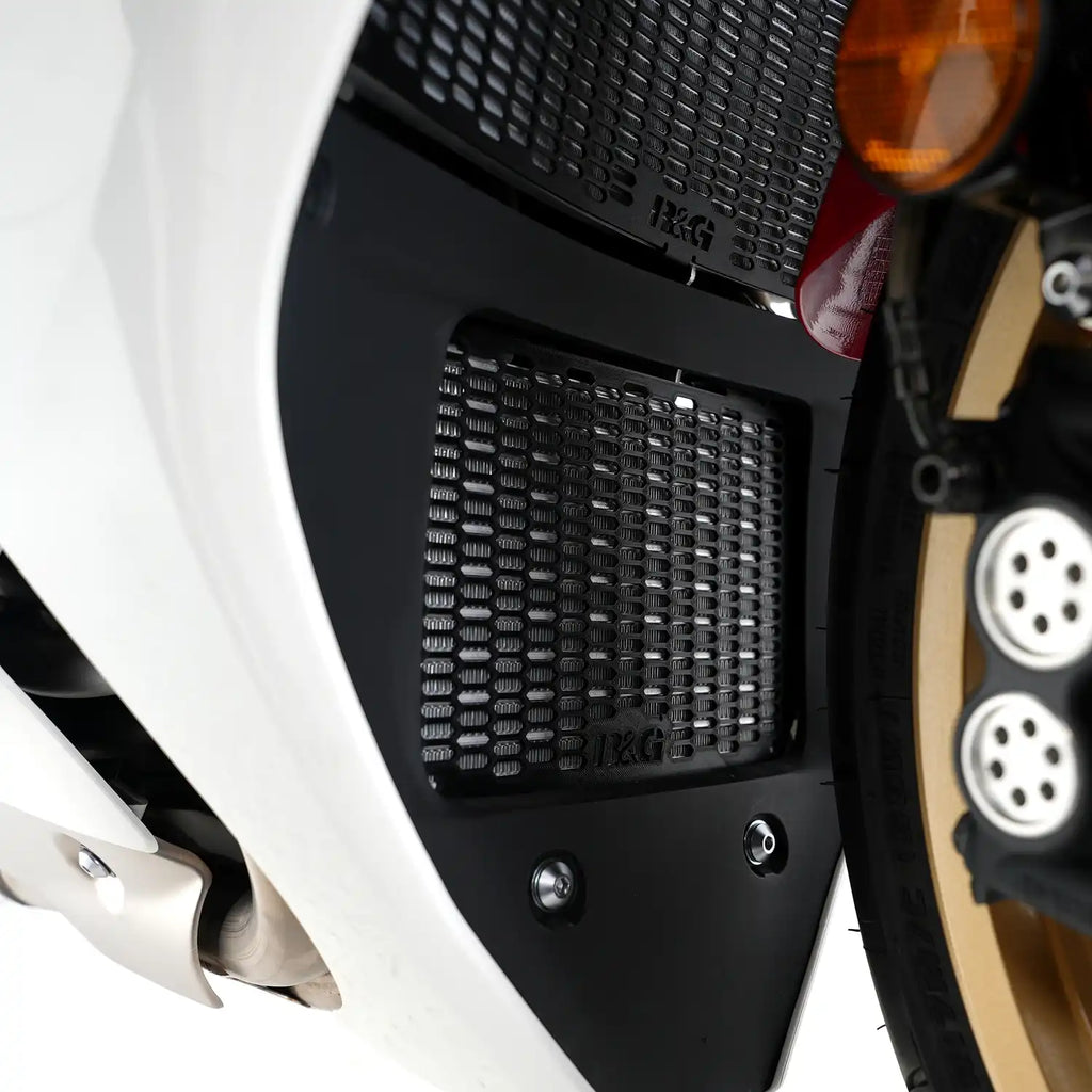 Vista lateral instalacion protector radiador aceite R&G Yamaha R1
