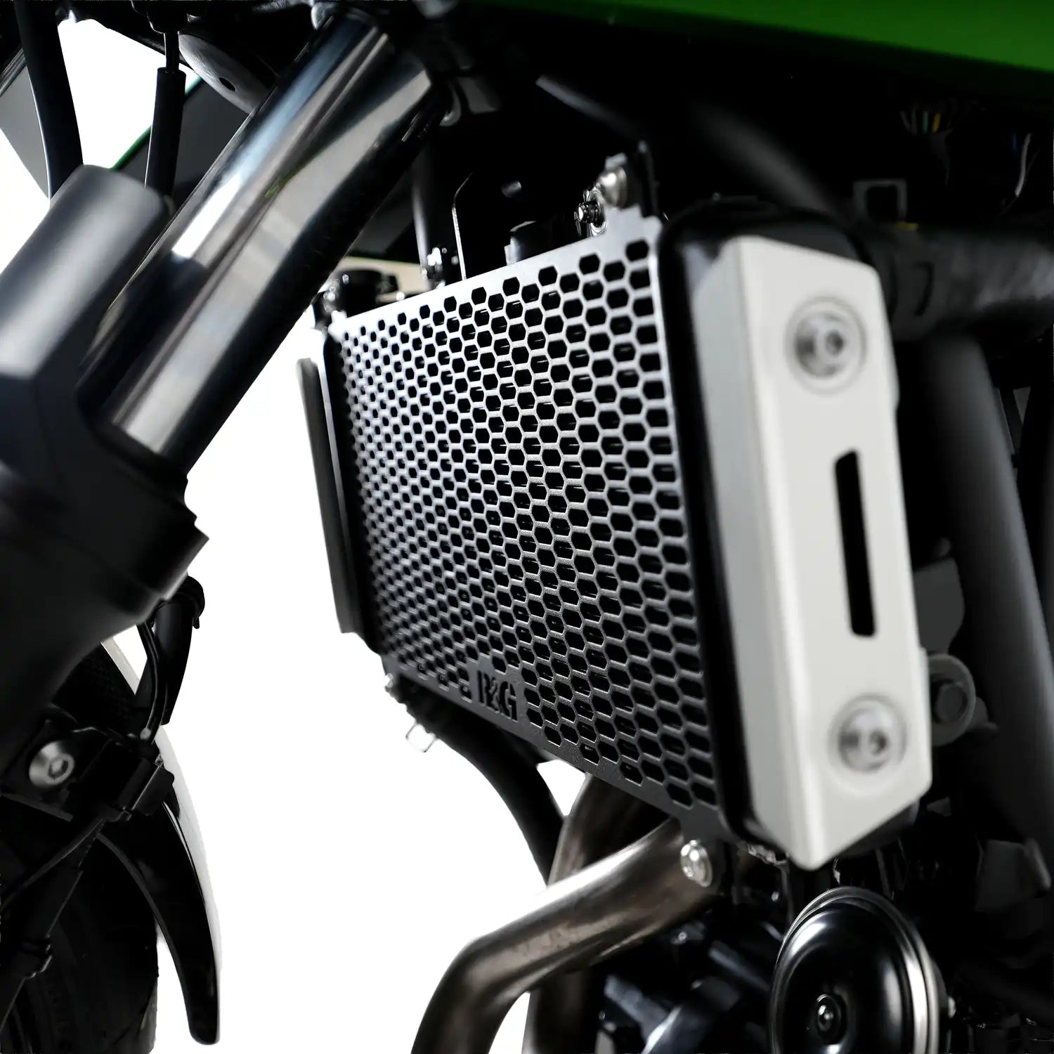 Comparativa flujo aire diseño hexagonal protector radiador R&G PRO Ninja 650