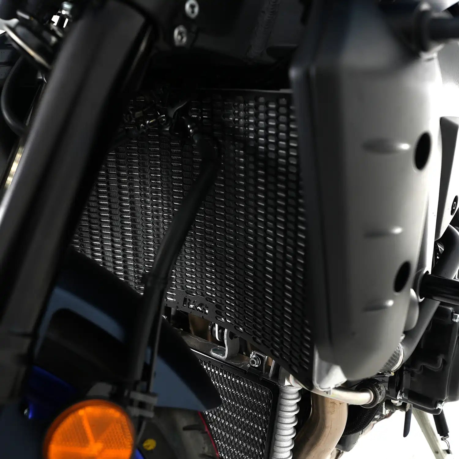 Rejilla radiador R&G PRO aluminio hexagonal en Yamaha MT-10 lateral derecho