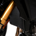 R&G PRO radiator guard Aprilia Tuono 660 Factory detalle montaje tornillería