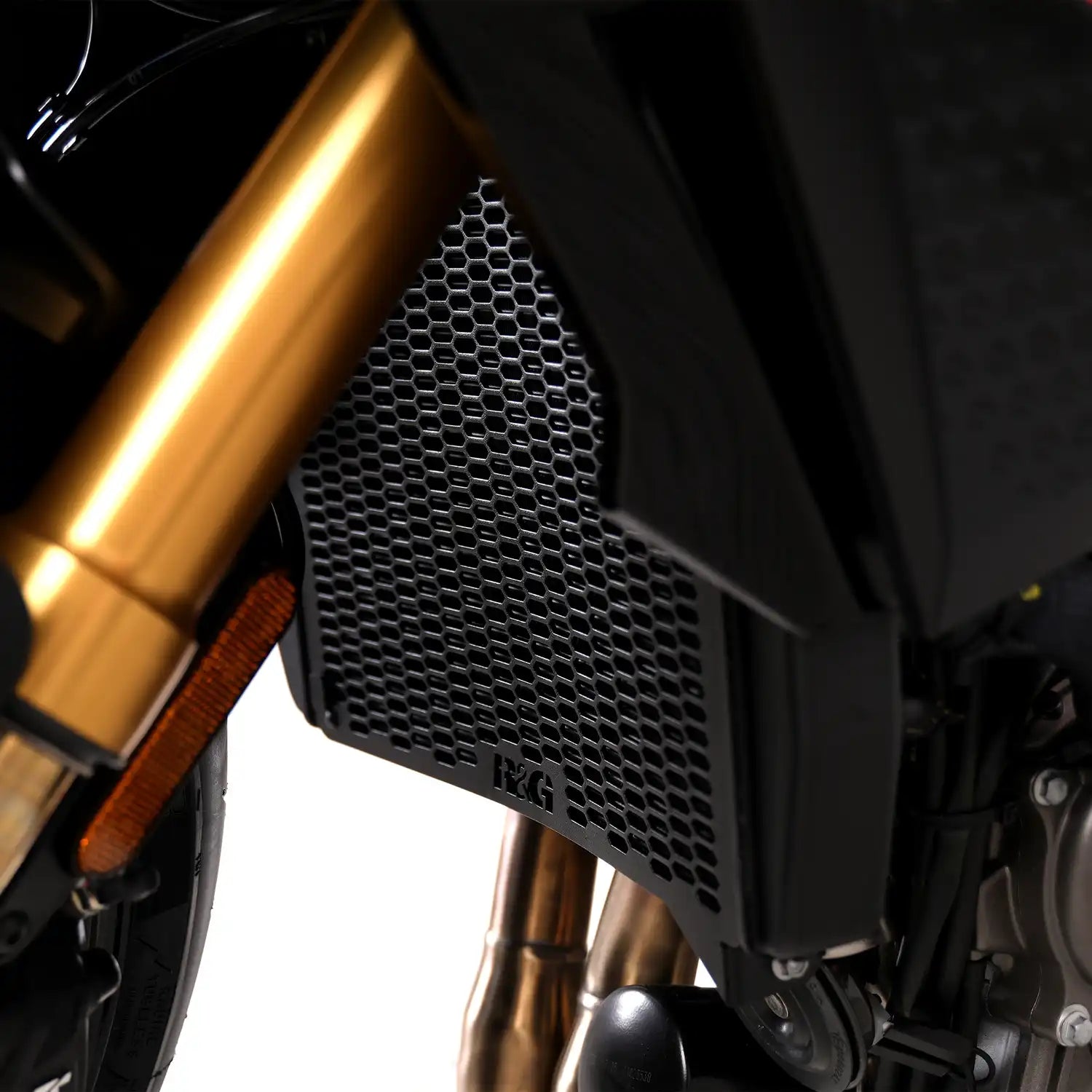 R&G PRO radiator guard Aprilia Tuono 660 Factory detalle montaje tornillería