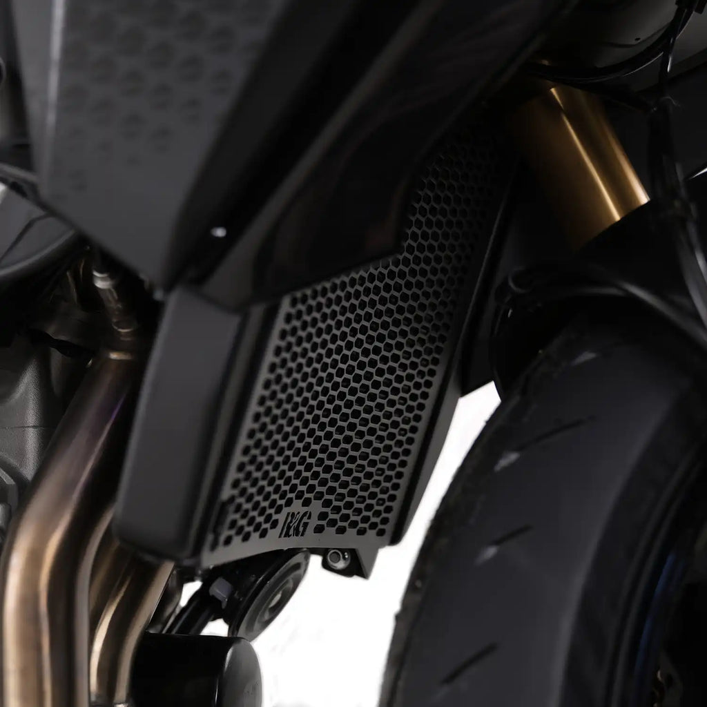R&G PRO radiator guard Aprilia Tuono 660 Factory 2025 montado moto completa